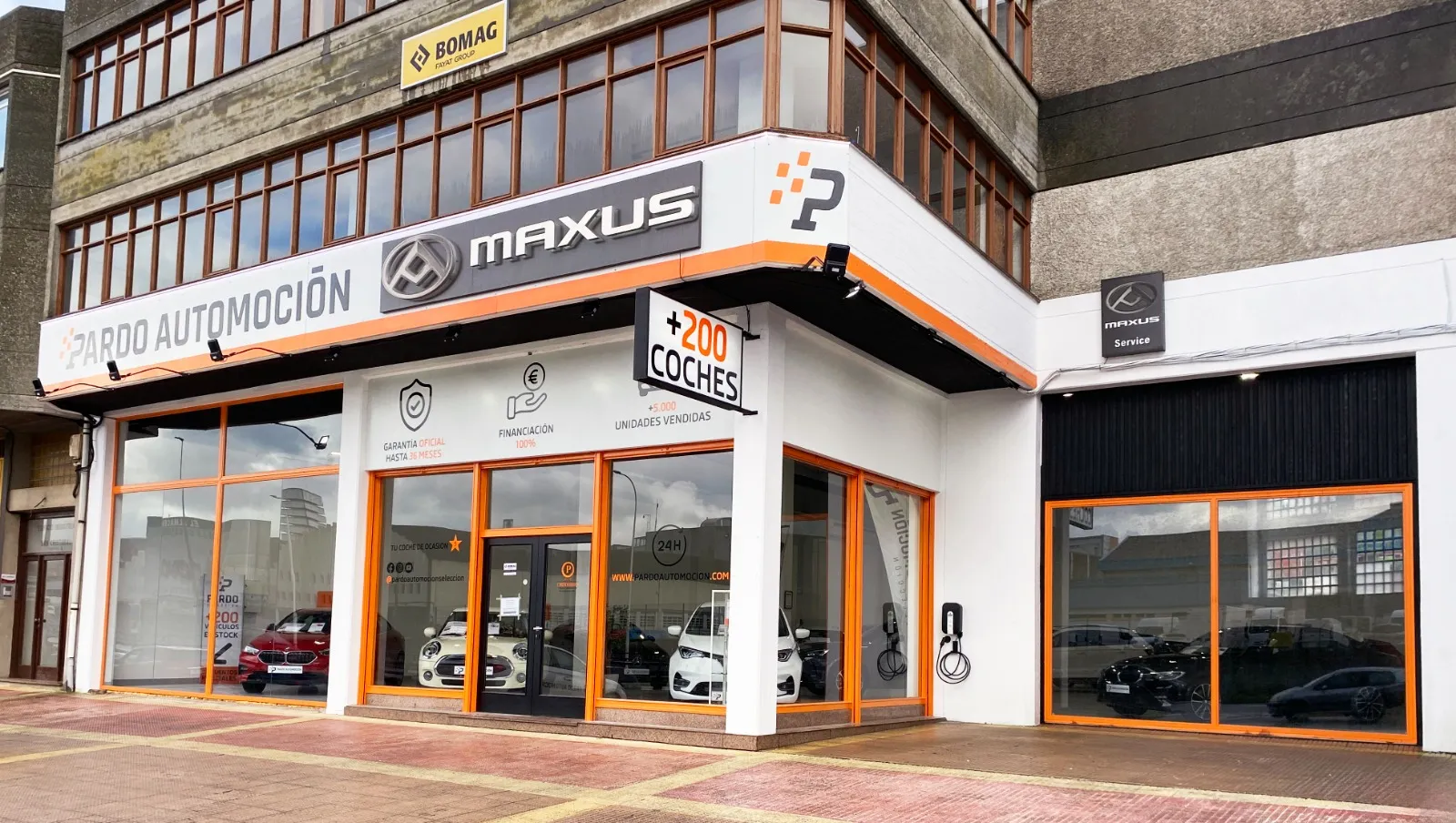 Fachada del concesionario Pardo Automoción y MAXUS en la Ctra. Baños de Arteixo, A Coruña