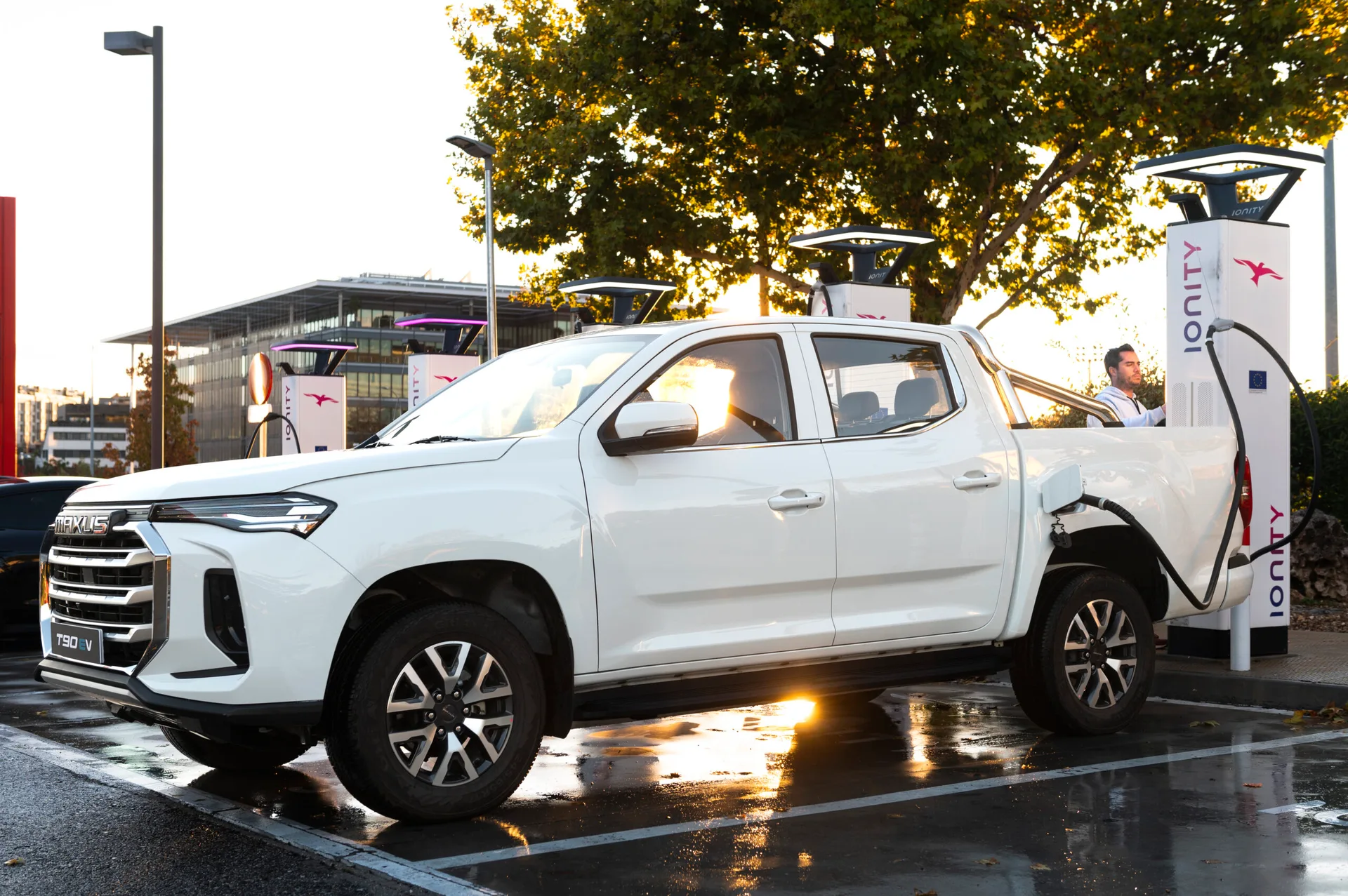 Plan Auto+ 2026: ayudas para vehículos eléctricos e híbridos enchufables MAXUS