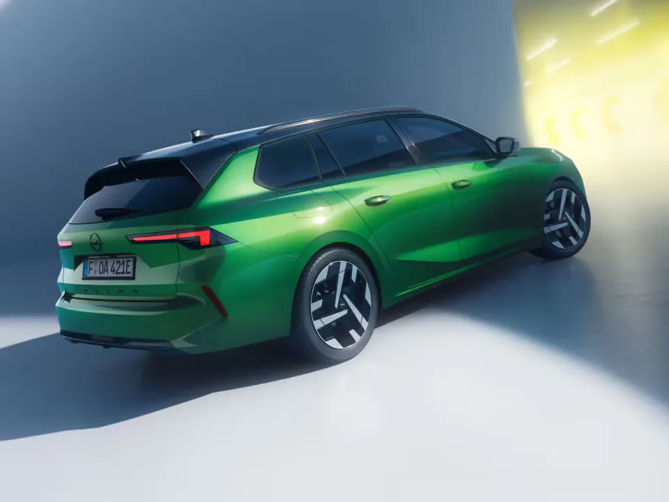 Opel Astra Sports Tourer verde