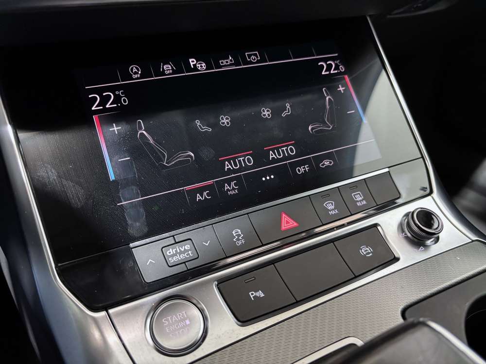 AUDI 