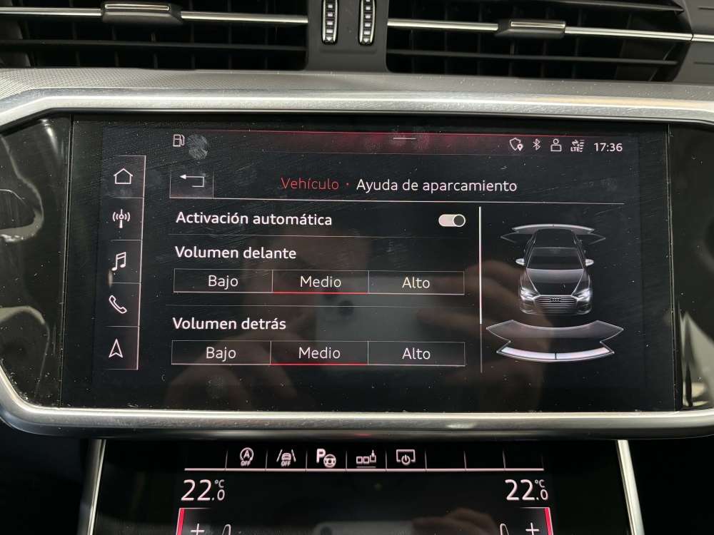 AUDI 