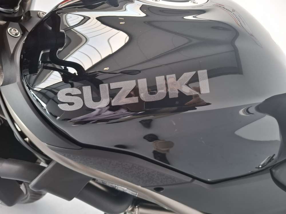 SUZUKI 