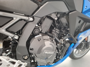 SUZUKI 