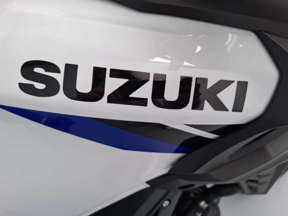 SUZUKI 