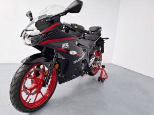 SUZUKI 