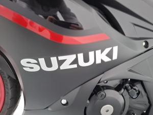SUZUKI 