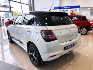 SUZUKI 