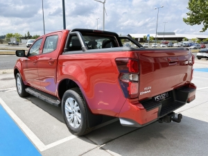 ISUZU 