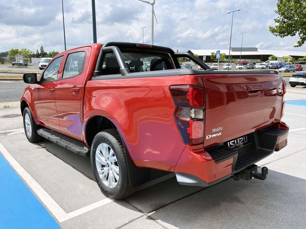ISUZU 