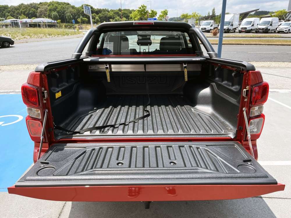 ISUZU 