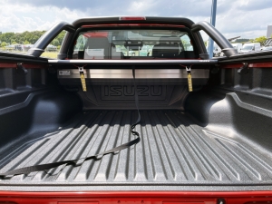 ISUZU 