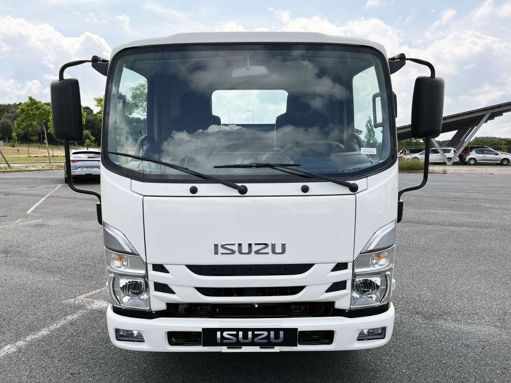 ISUZU 