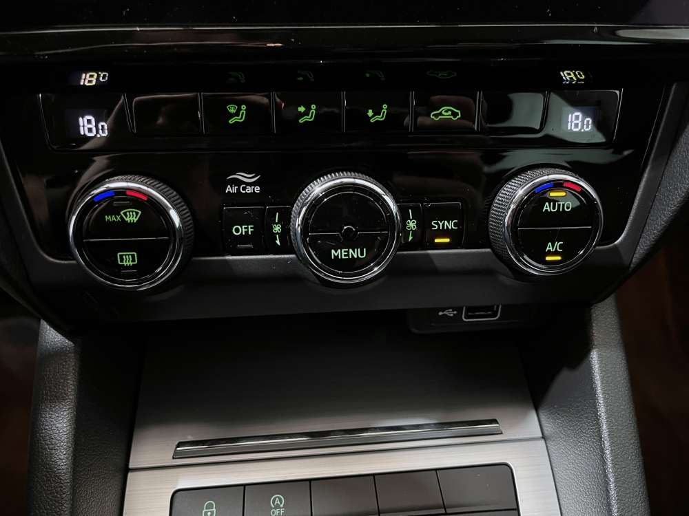 SKODA 