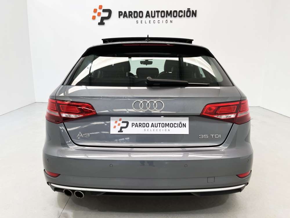 AUDI 