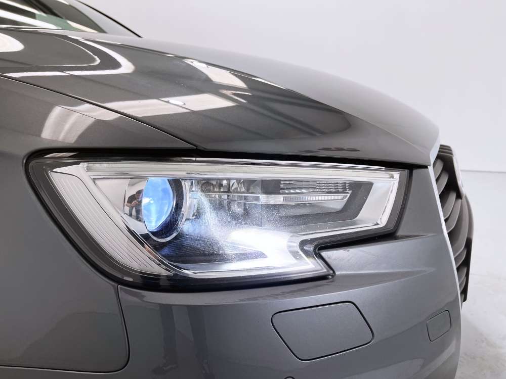 AUDI 