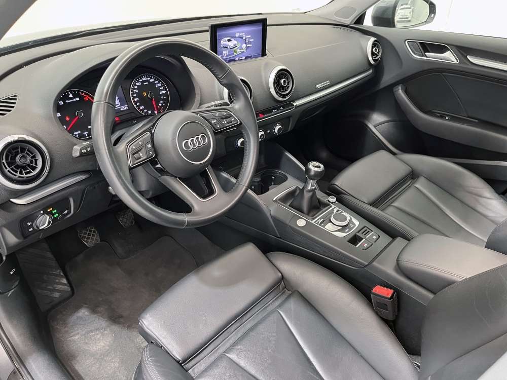 AUDI 