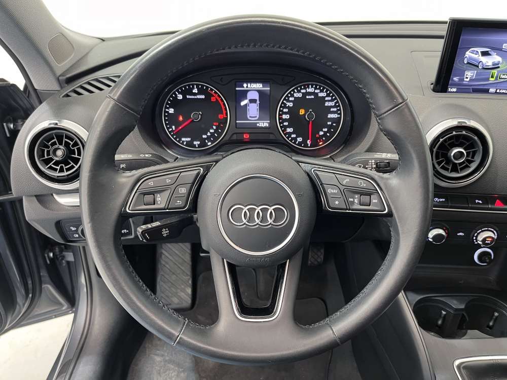 AUDI 