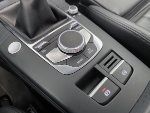 AUDI 