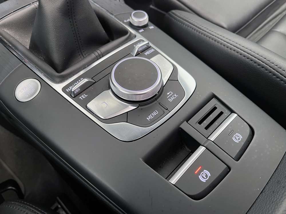 AUDI 