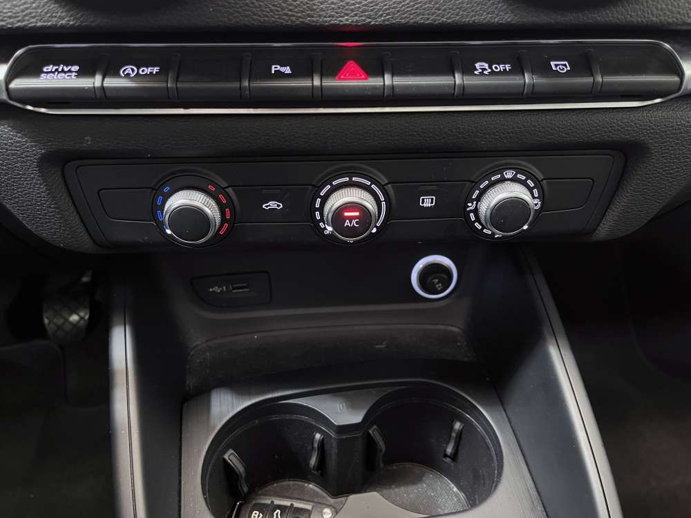 AUDI 
