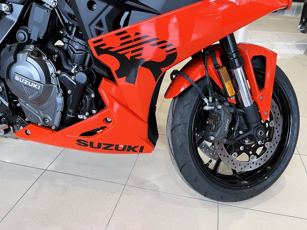 SUZUKI 