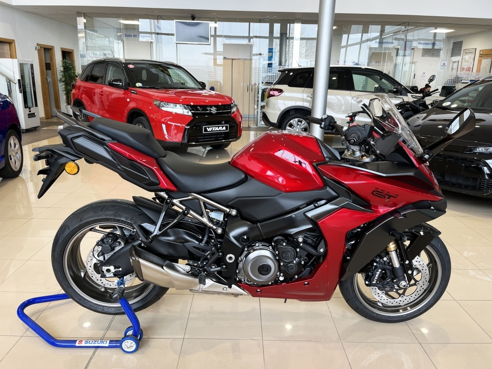 SUZUKI 