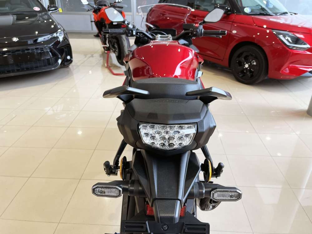 SUZUKI 