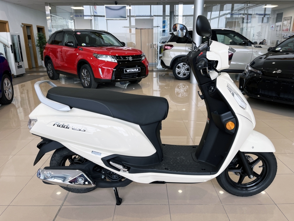 SUZUKI 