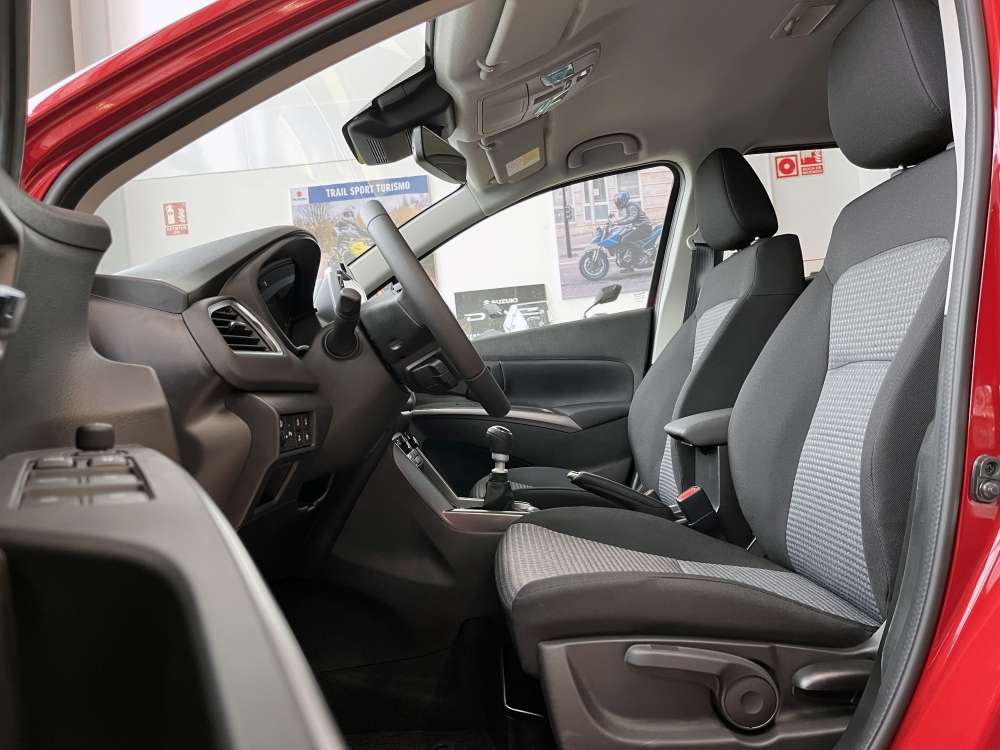 SUZUKI 