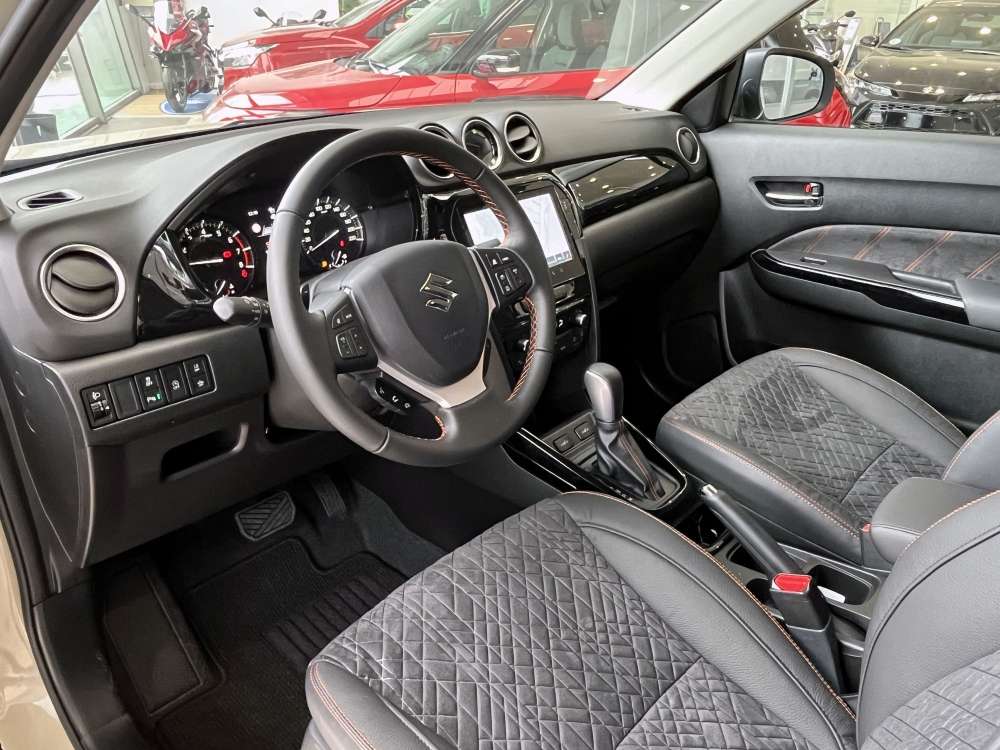 SUZUKI 