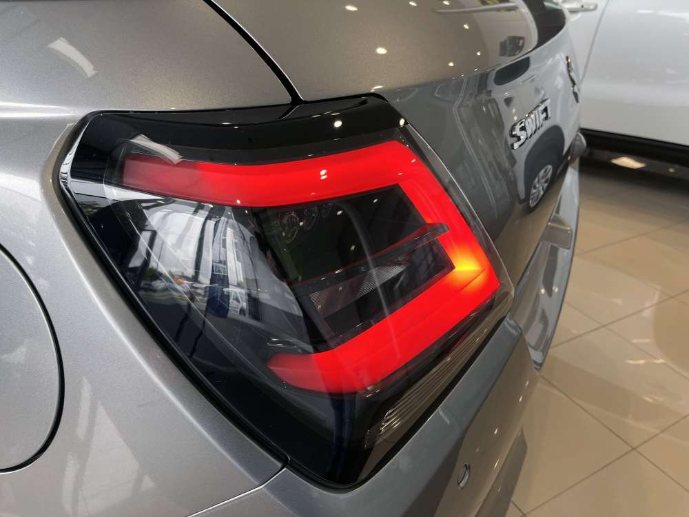 SUZUKI 