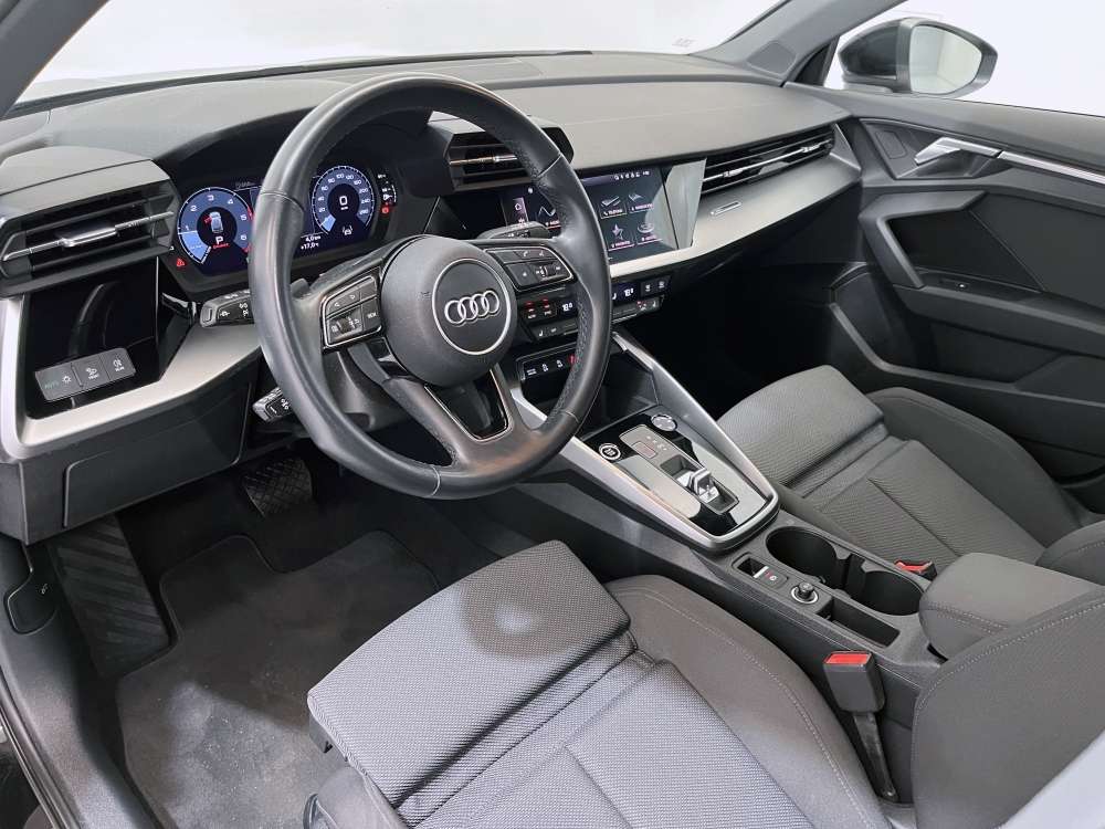 AUDI 