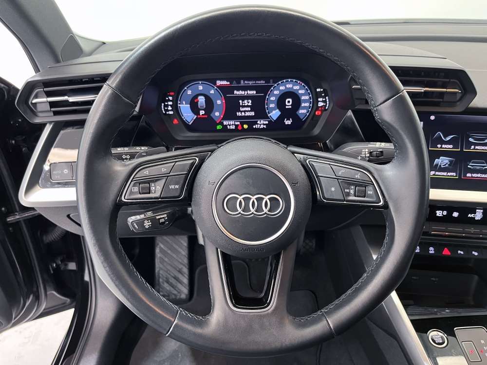 AUDI 