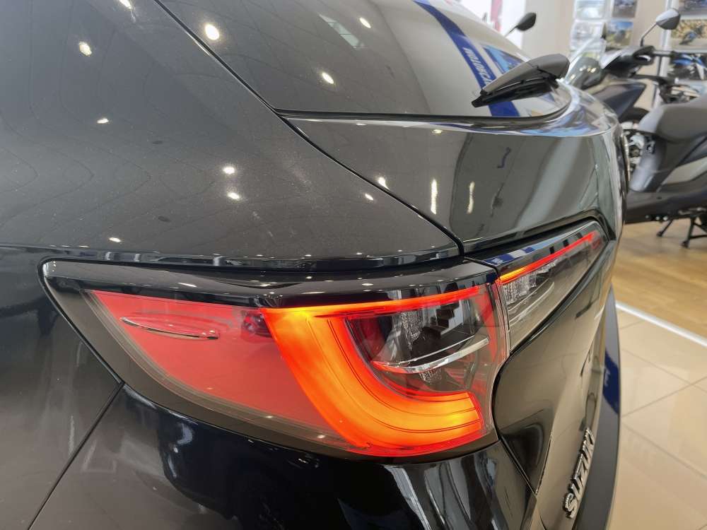 SUZUKI 