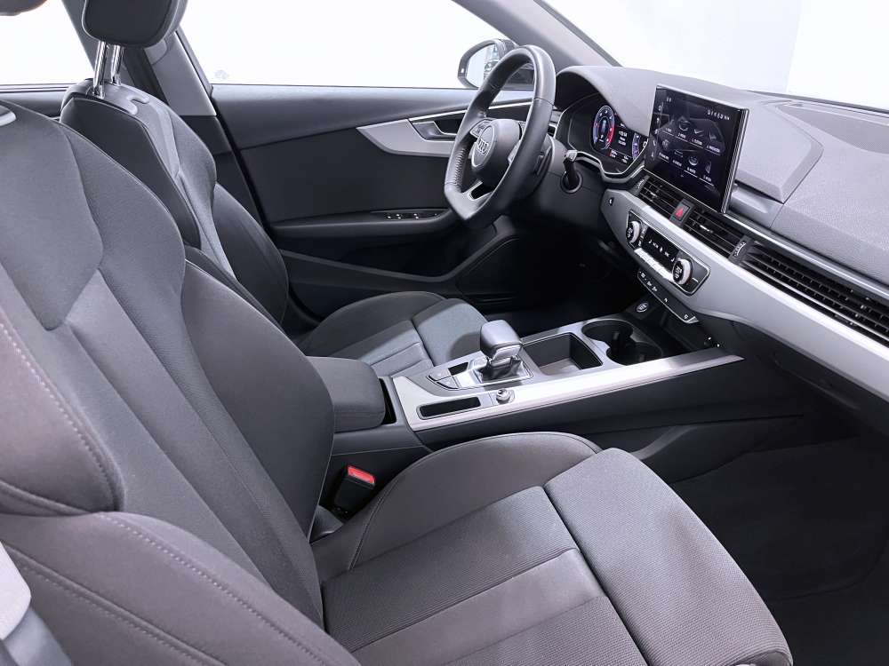 AUDI 