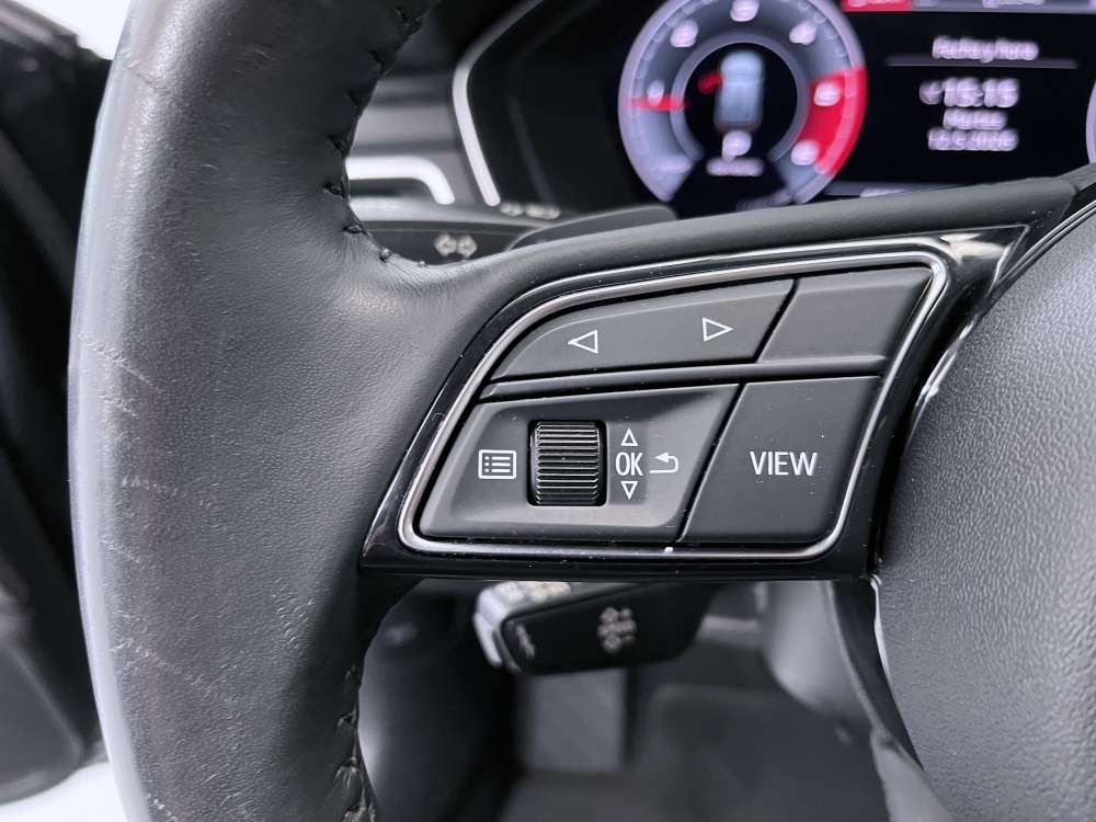 AUDI 