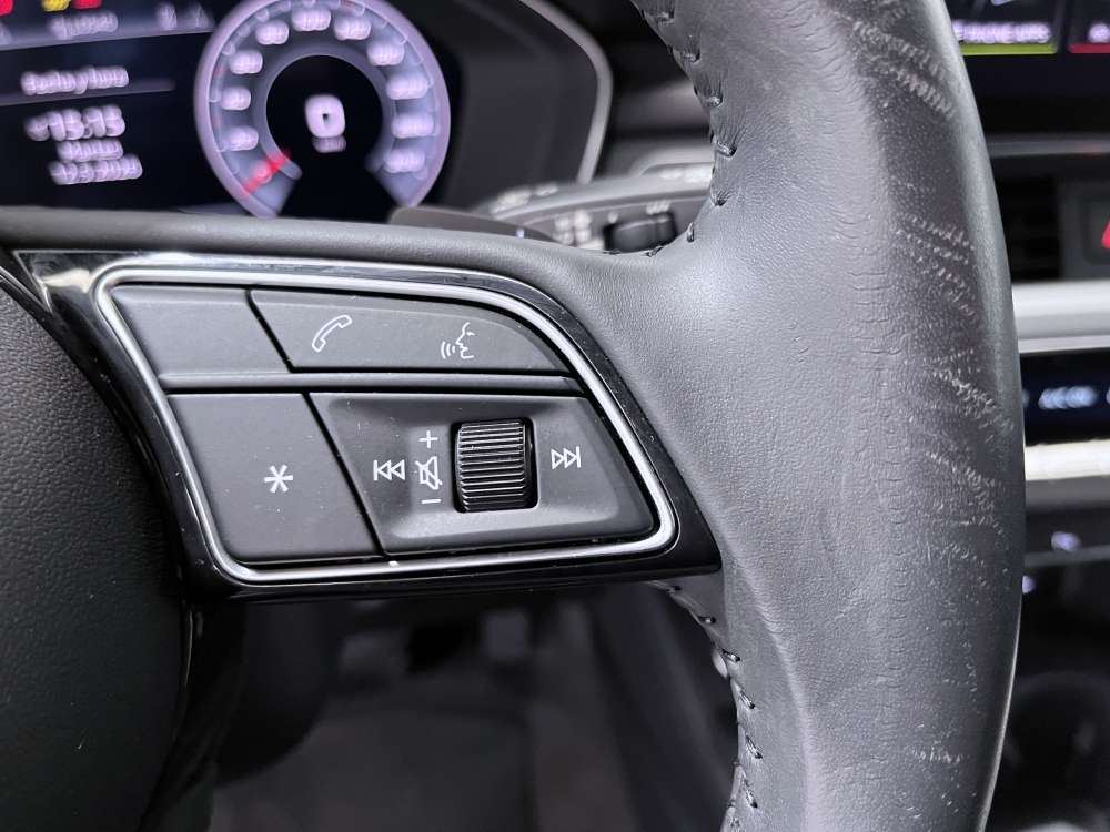 AUDI 