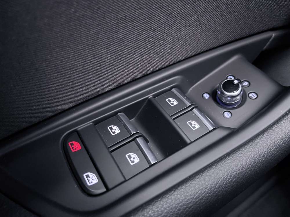 AUDI 