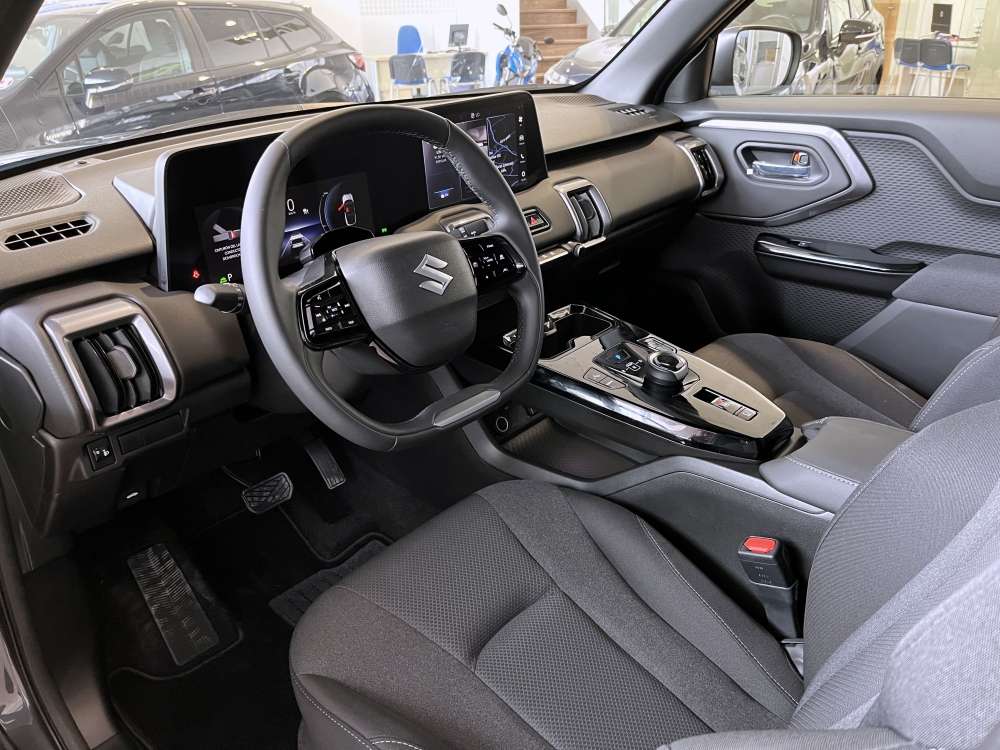 SUZUKI 