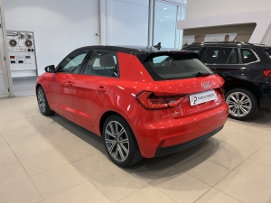 AUDI 