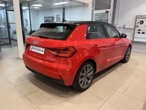 AUDI 