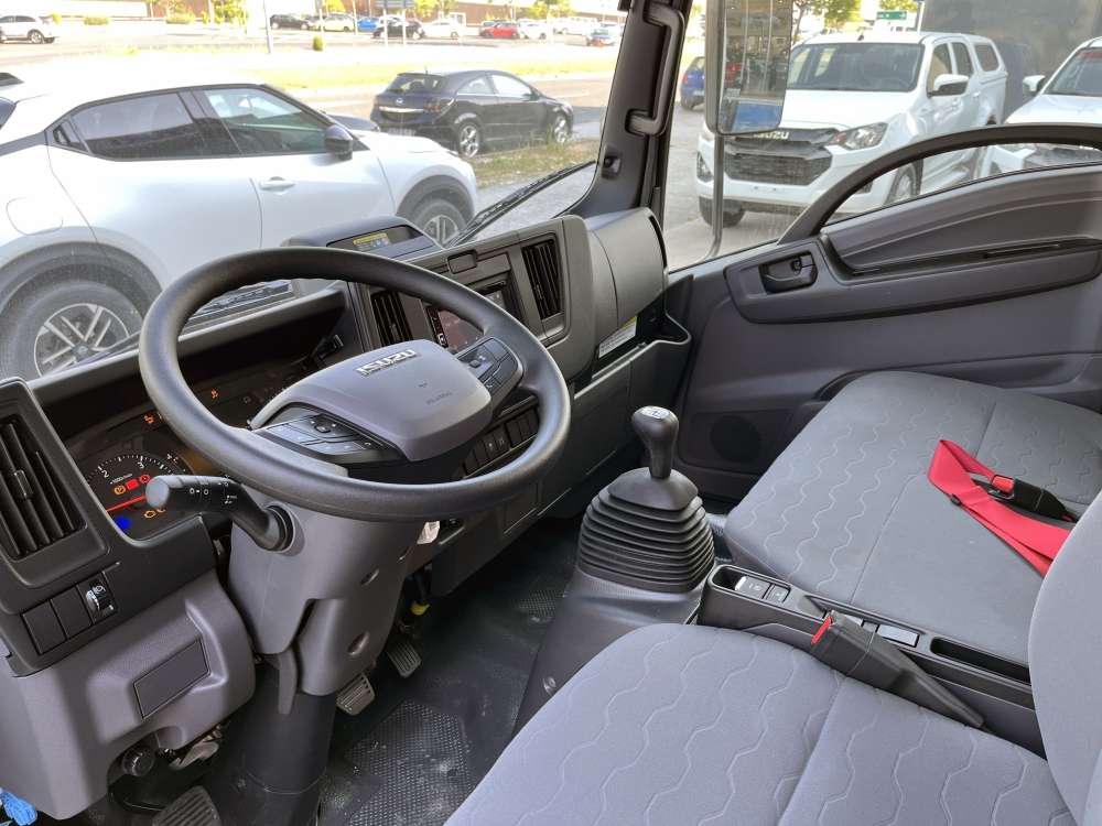 ISUZU 