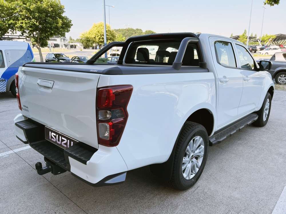 ISUZU 