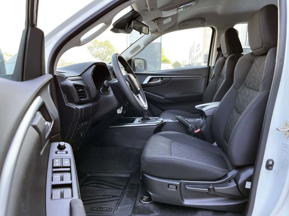 ISUZU 