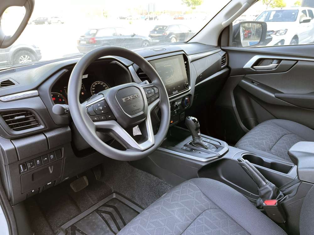 ISUZU 