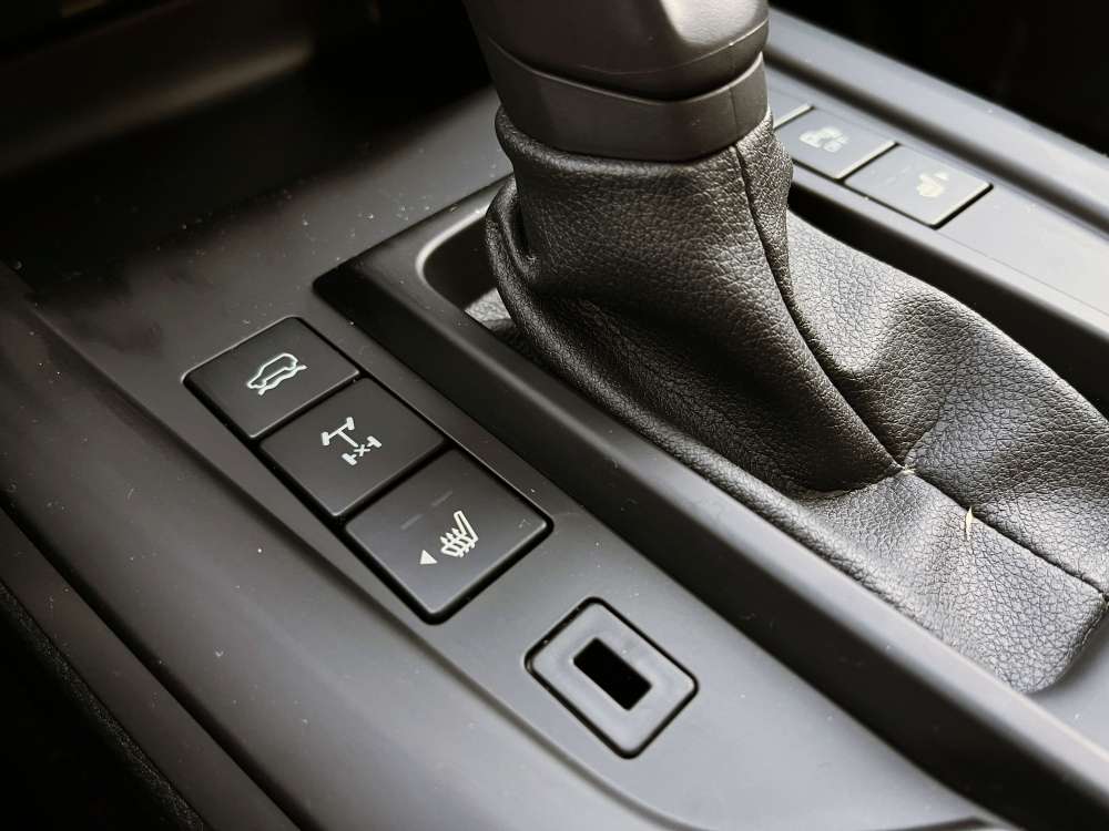 ISUZU 