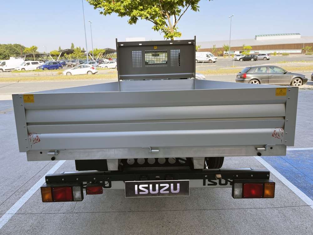 ISUZU 