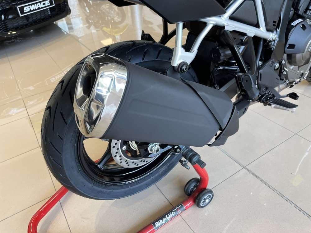 SUZUKI 