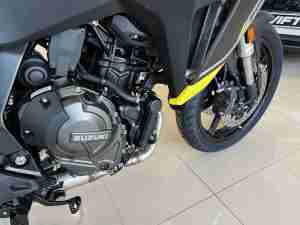 SUZUKI 