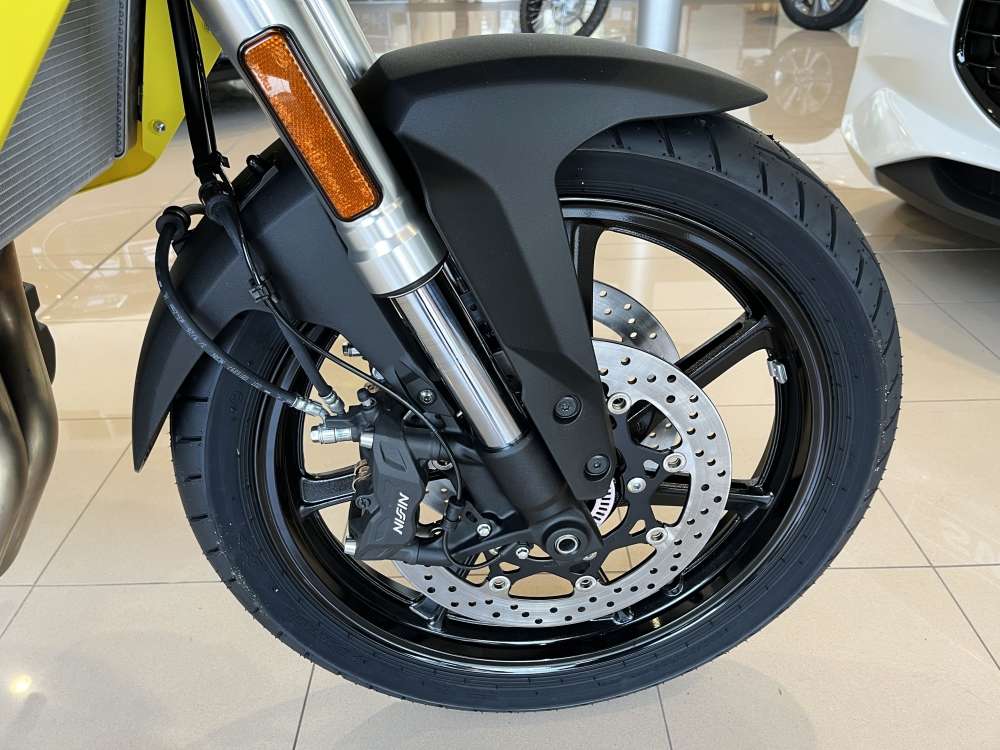 SUZUKI 